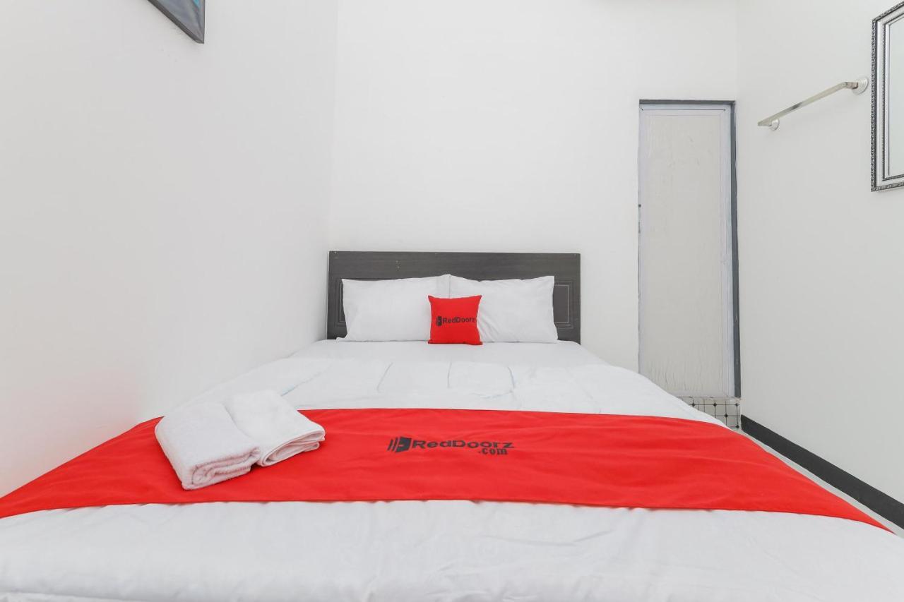 Hotel Reddoorz Near Mayapada Hospital