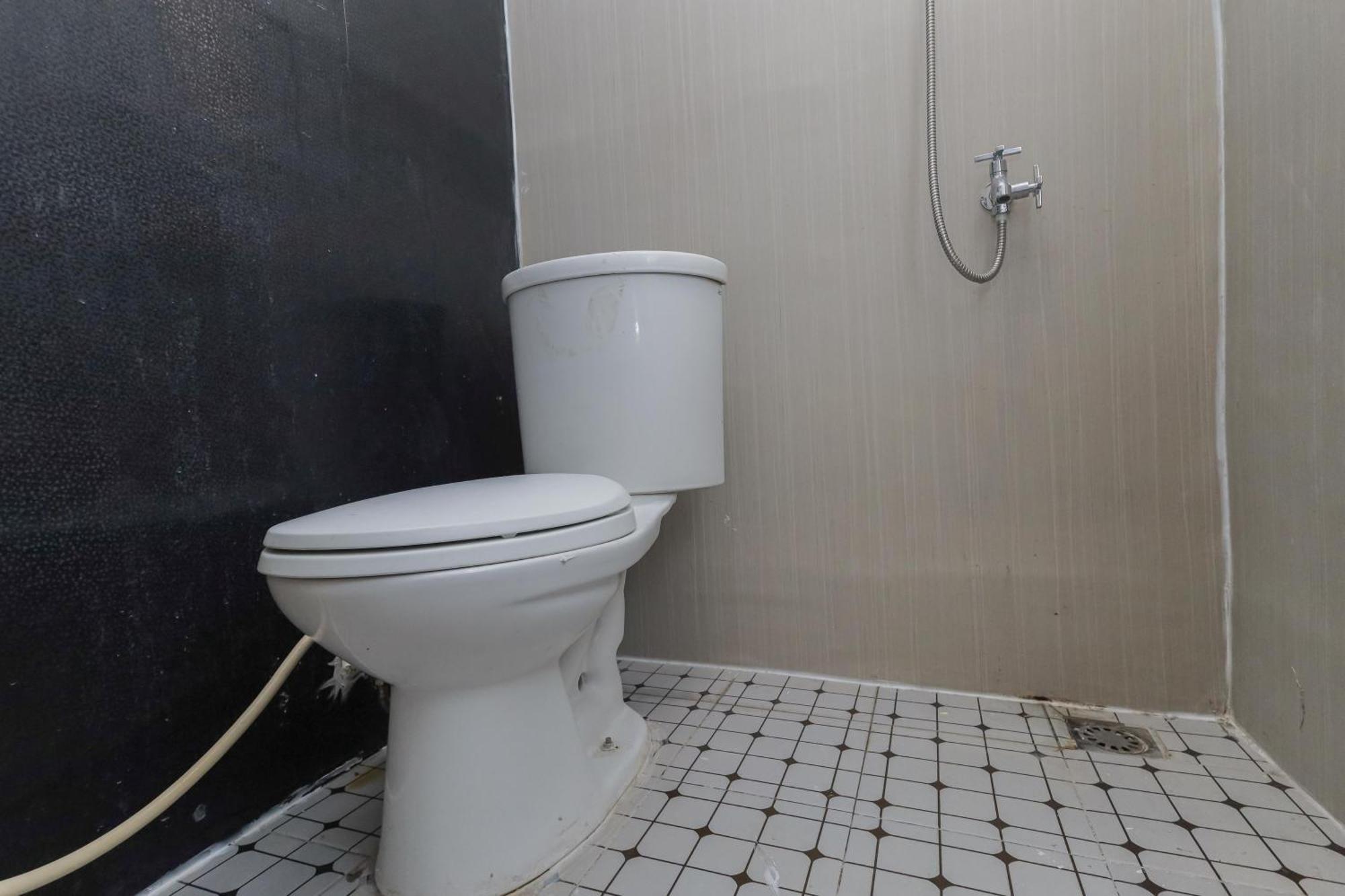 Hotel Reddoorz Near Mayapada Hospital 2*